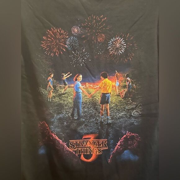Stranger Things Season 3 T-Shirt - Picture 2 of 4